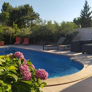 gite-chaleureux-avec-piscine-et-terrasse-privee.fr-provencehotel.com/